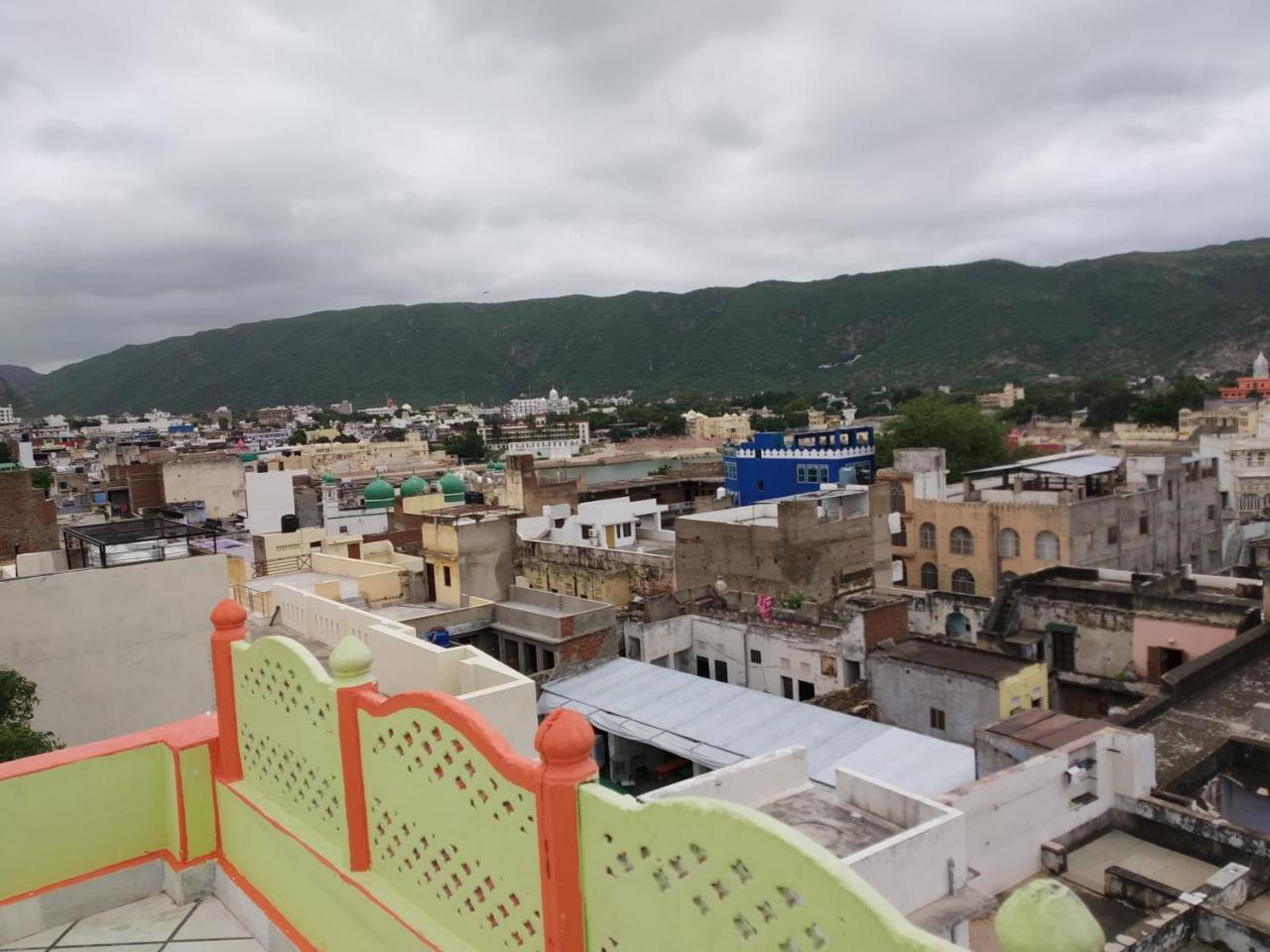 Hotel Paramount Palace Pushkar Bagian luar foto