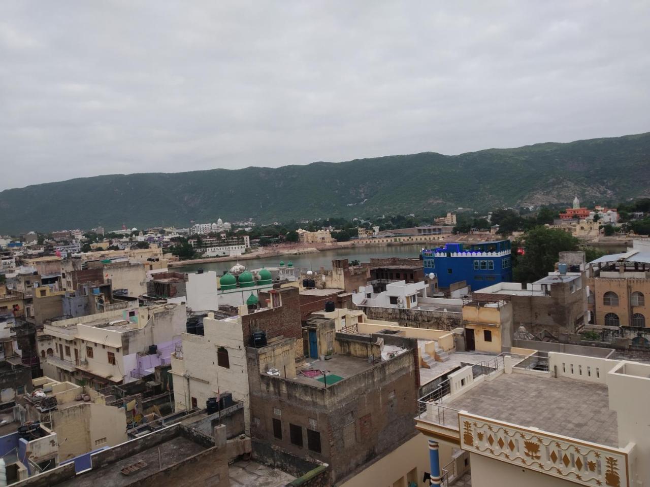 Hotel Paramount Palace Pushkar Bagian luar foto